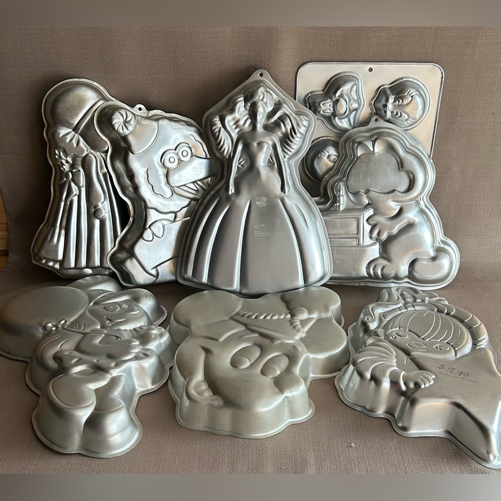 Wilton Vintage Cake Pans (8) - Rainbow Brite, Barbie, Garfield, Holly Hobbie